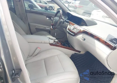 2013 Mercedes-Benz S 550 из США, поврежденный, VIN WDDNG7DB3DA505557